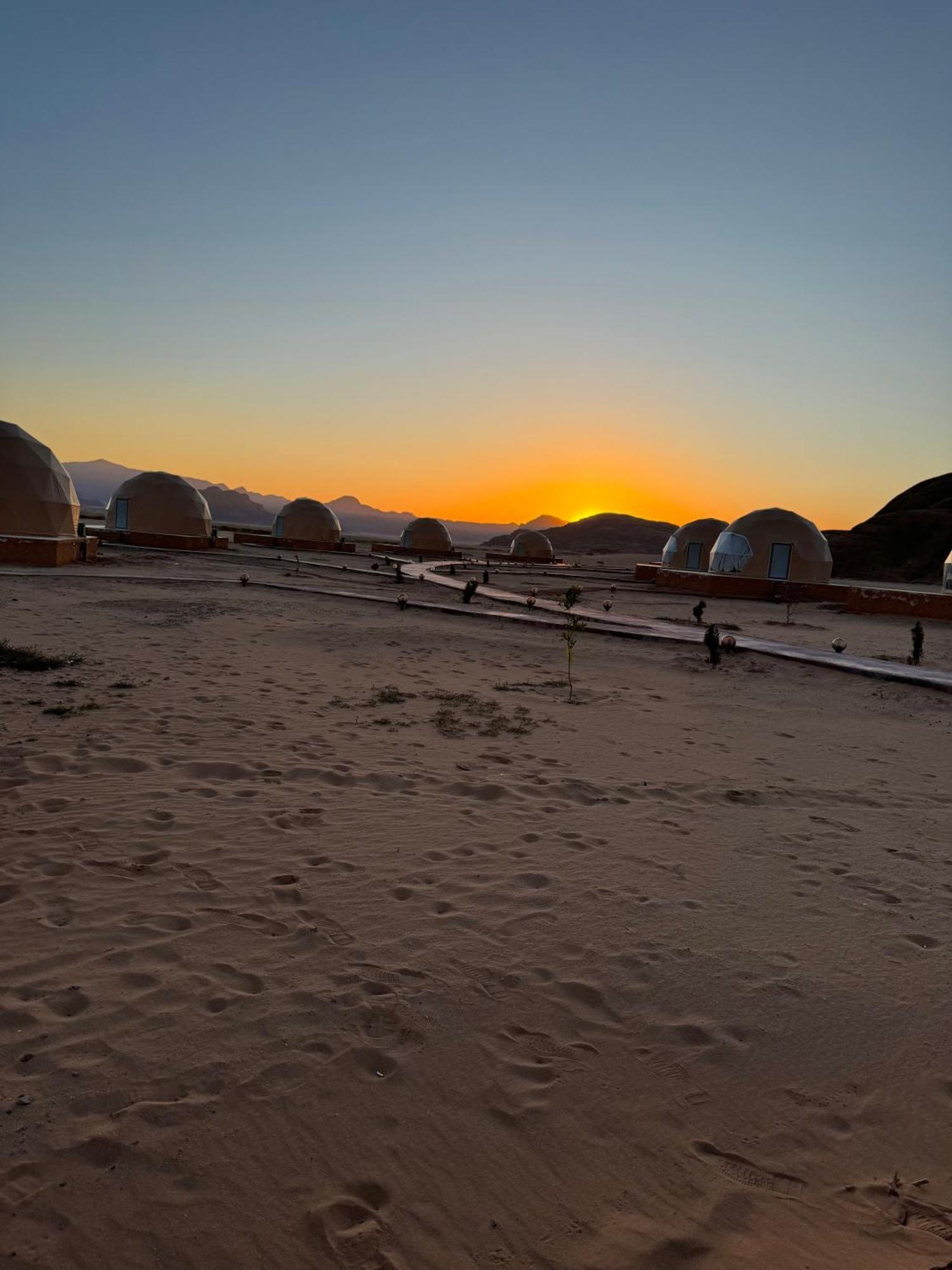 Wadi Rum Anwar Luxury Camp Exterior photo