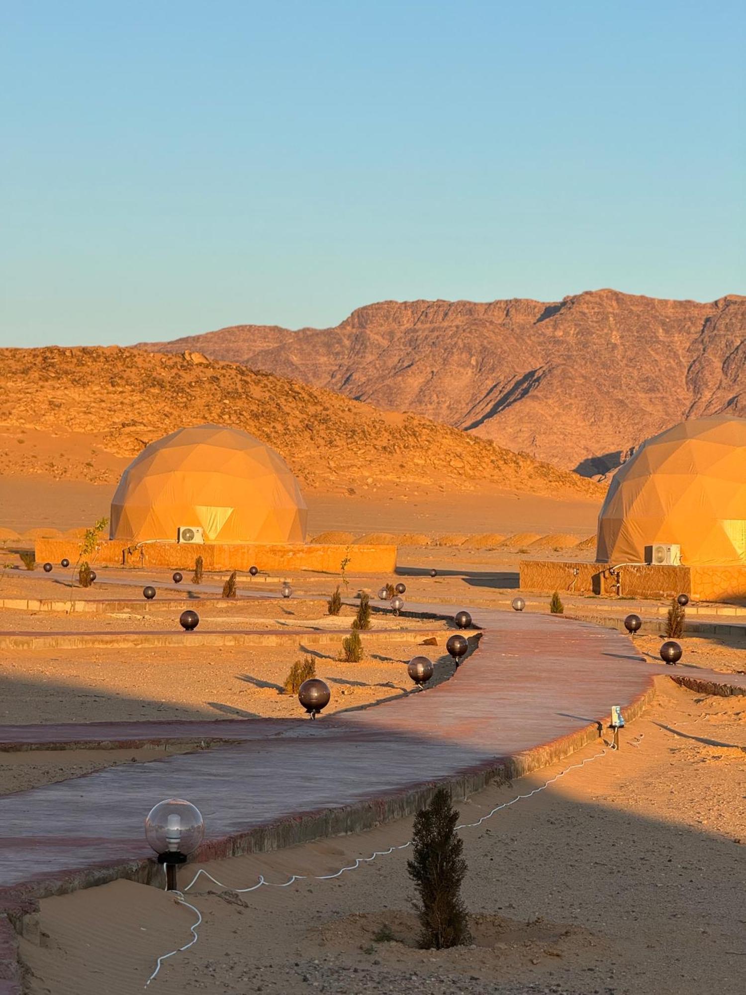 Wadi Rum Anwar Luxury Camp Exterior photo
