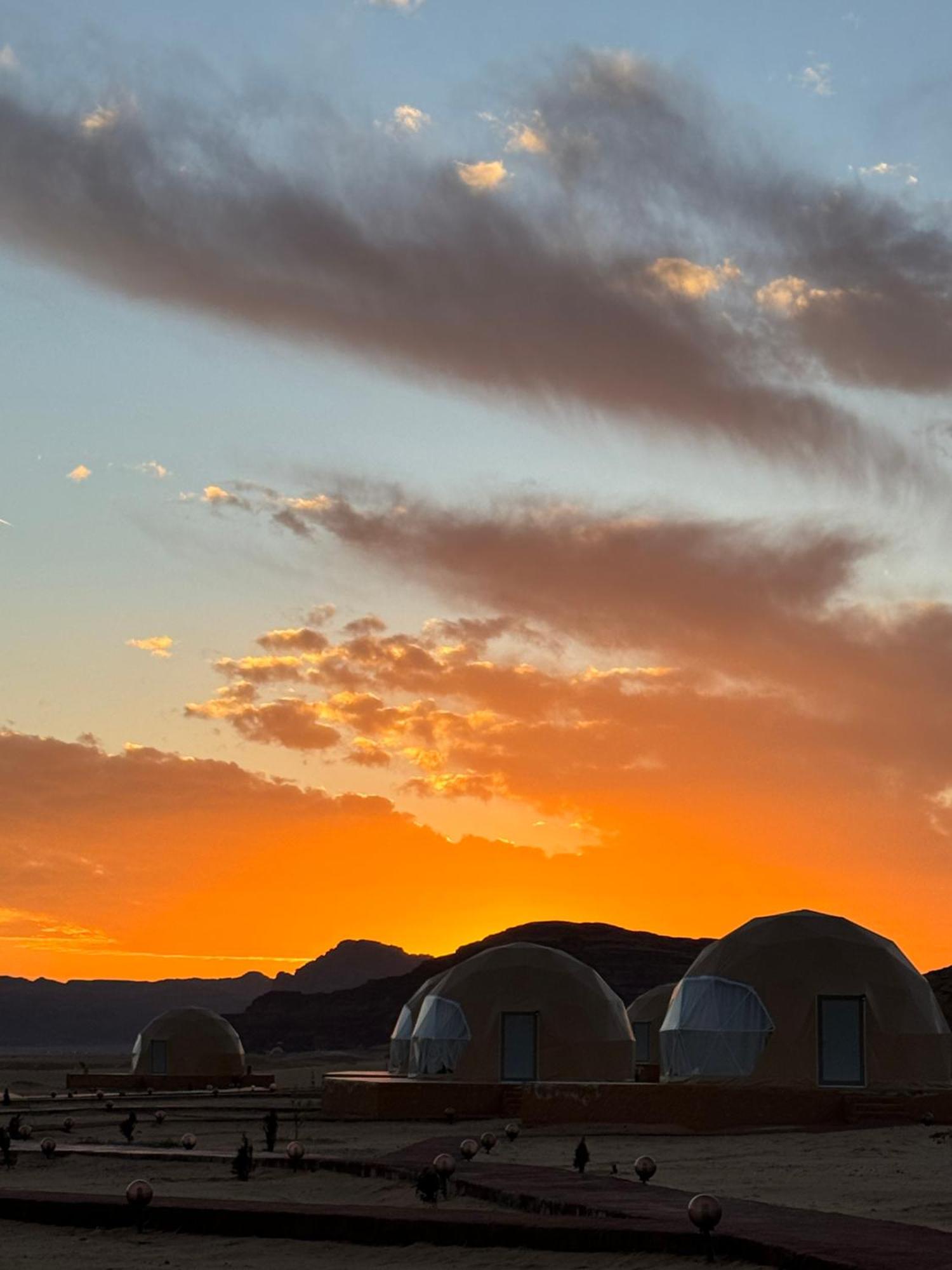 Wadi Rum Anwar Luxury Camp Exterior photo