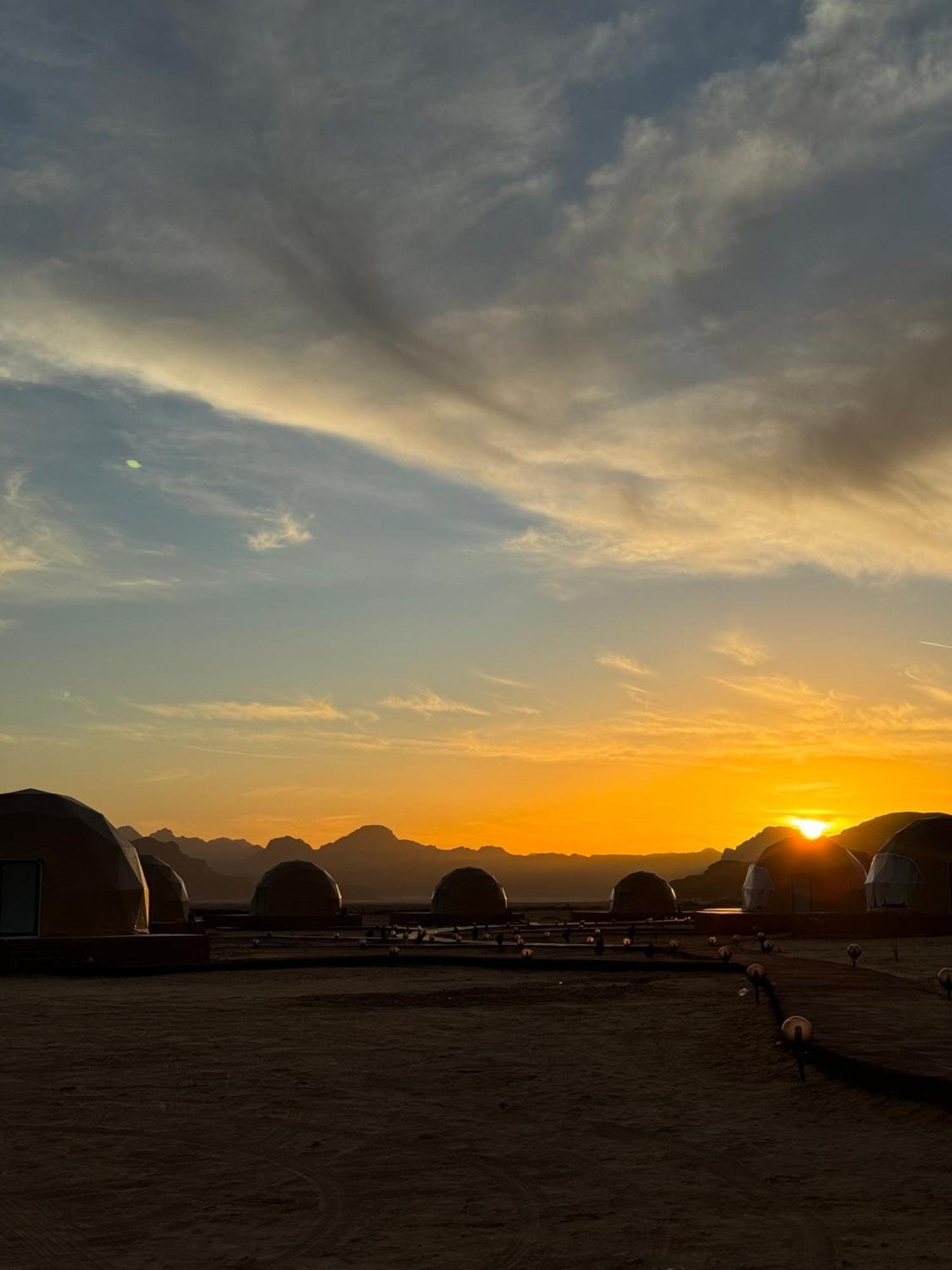 Wadi Rum Anwar Luxury Camp Exterior photo
